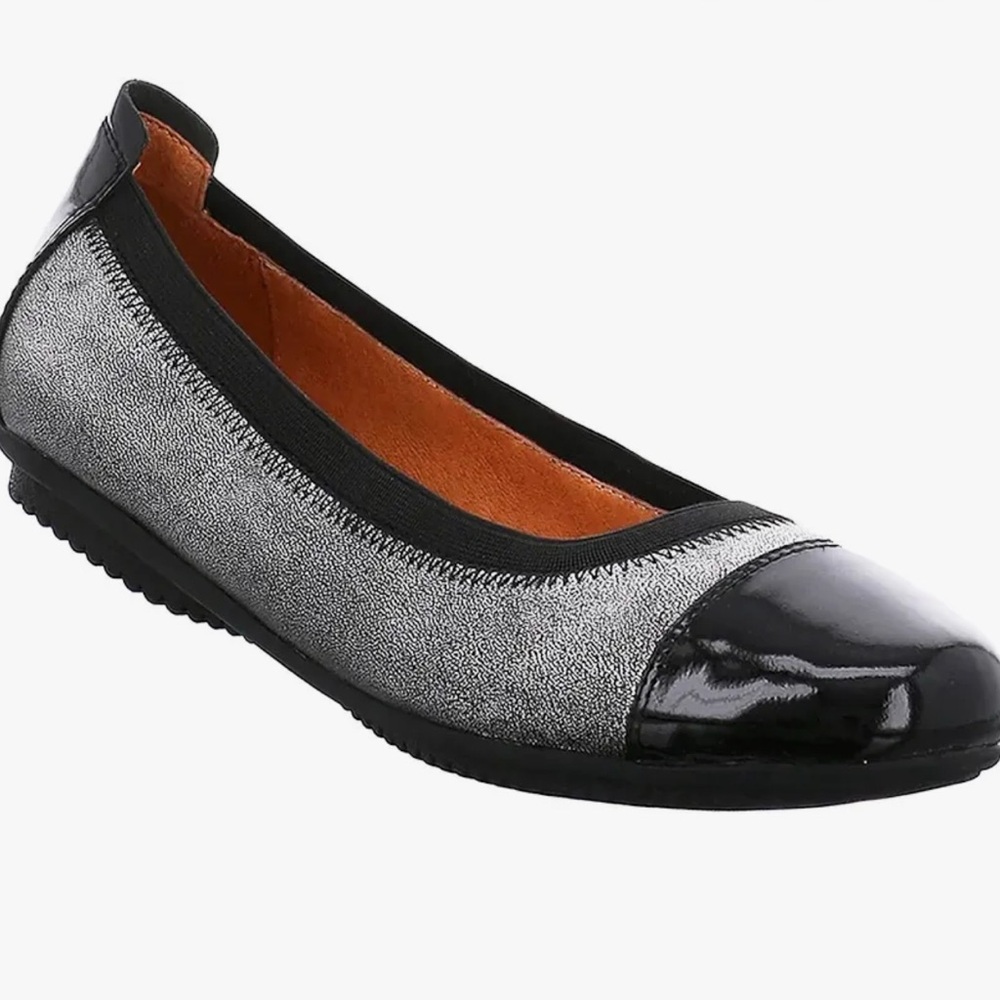 Josef Seibel Pippa 07 Patent Basalt Cap Toe Leather Flats